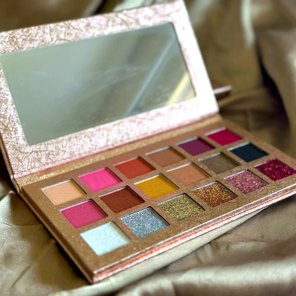 Eyeshadow Pallete with 18 shades colorful makeup beauty glamorous